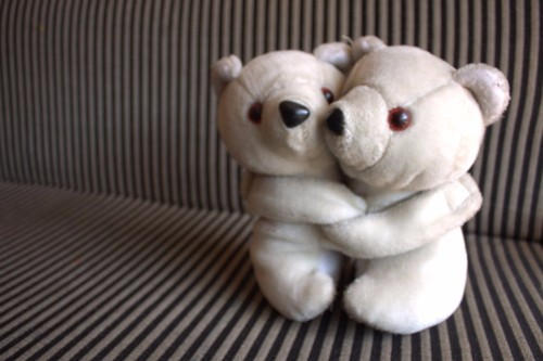 3892-teddy-bear-couple-hug.jpg