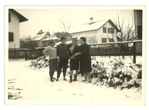 mi madre con un grupo de españolas en alemania