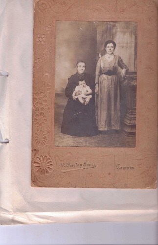 Mi abuela, mi madre y yo en Portugal