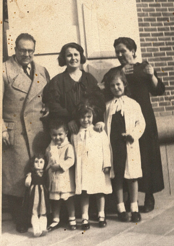 Mi madre con sus hermanas, padres y abuela poco antes de la Guerra Civil