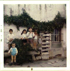 NIÑOS JUGANDO EN LA CALLE